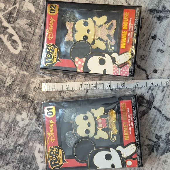 Disney Funko Pop! Large Mickey and Minnie Mouse Pins - Picture 1 of 3